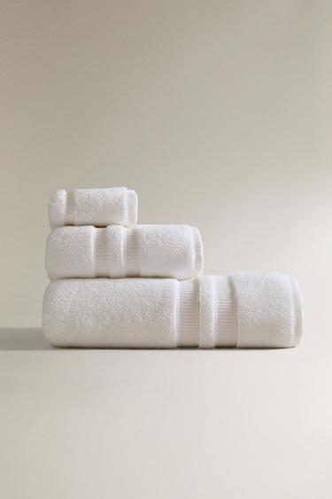 EXTRA SOFT DOUBLE BORDER BATH TOWEL - White by Zara