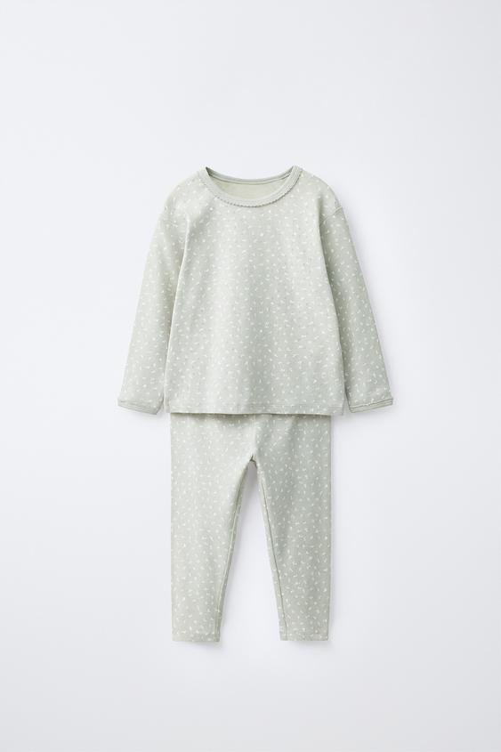 2-6 ЛЕТ/ПИЖАМА С АЖУРНЫМ УЗОРОМ И ЦВЕТОЧНЫМ ПРИНТОМ — ЗЕЛЕНОВАТЫЙ от Zara — изображение 0