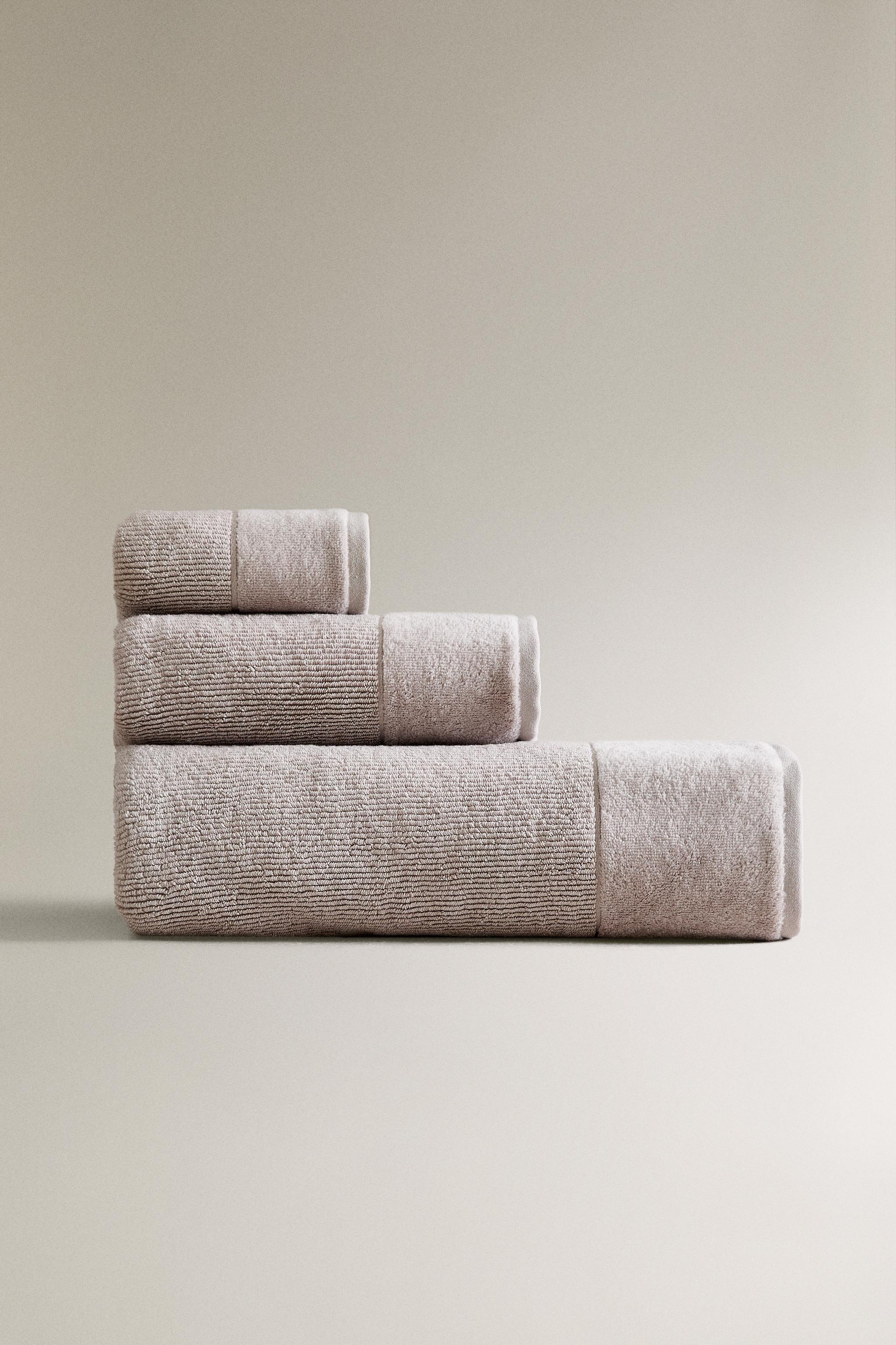 STRIPED TEXTURED BATH TOWEL