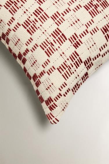 HOUSSE DE COUSSIN TISSÉ SYMÉTRIQUE NOËL - Écru / Rouge de Zara - Image 1