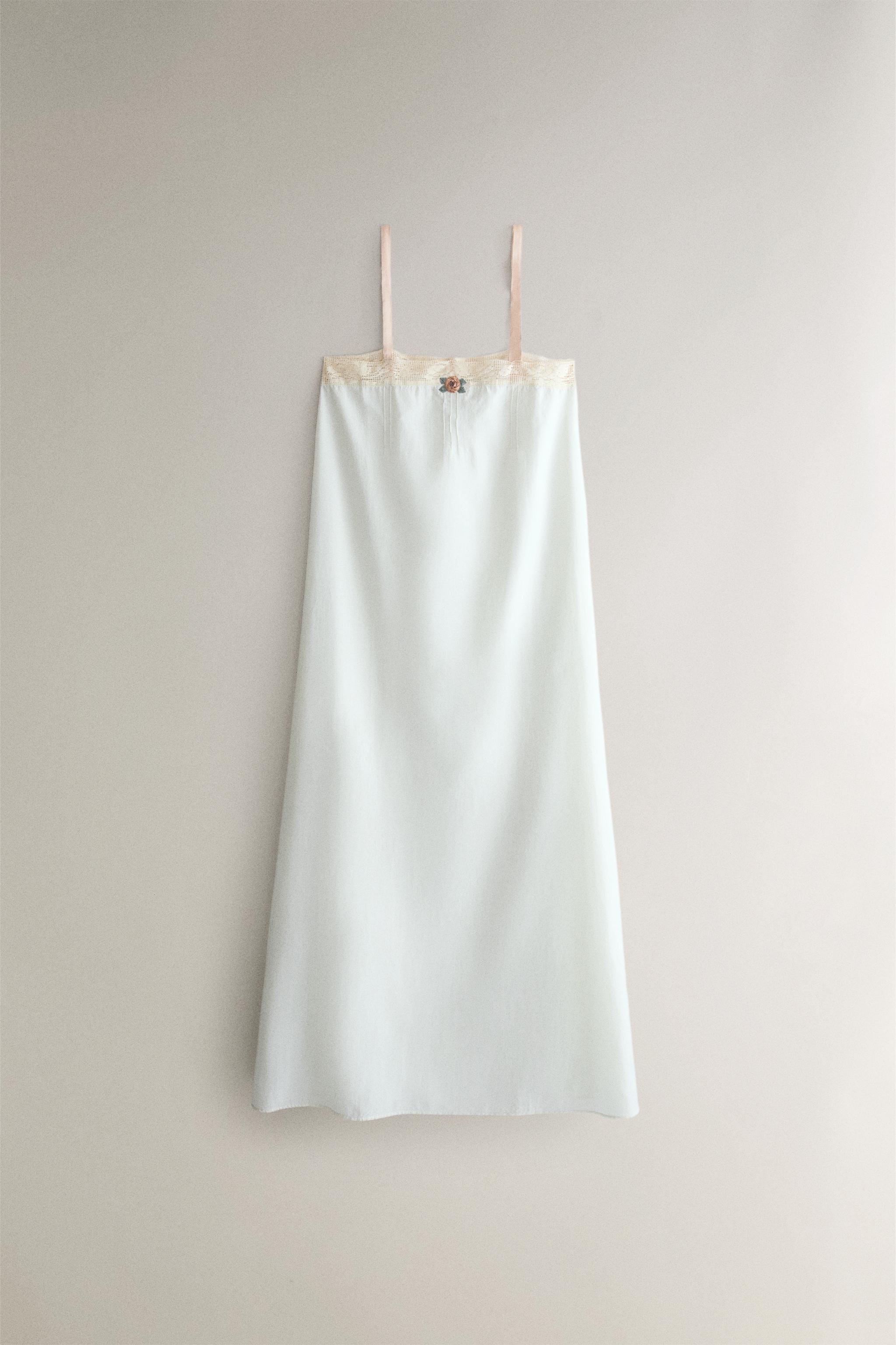CHEMISE DE NUIT EN DENTELLE À FLEUR