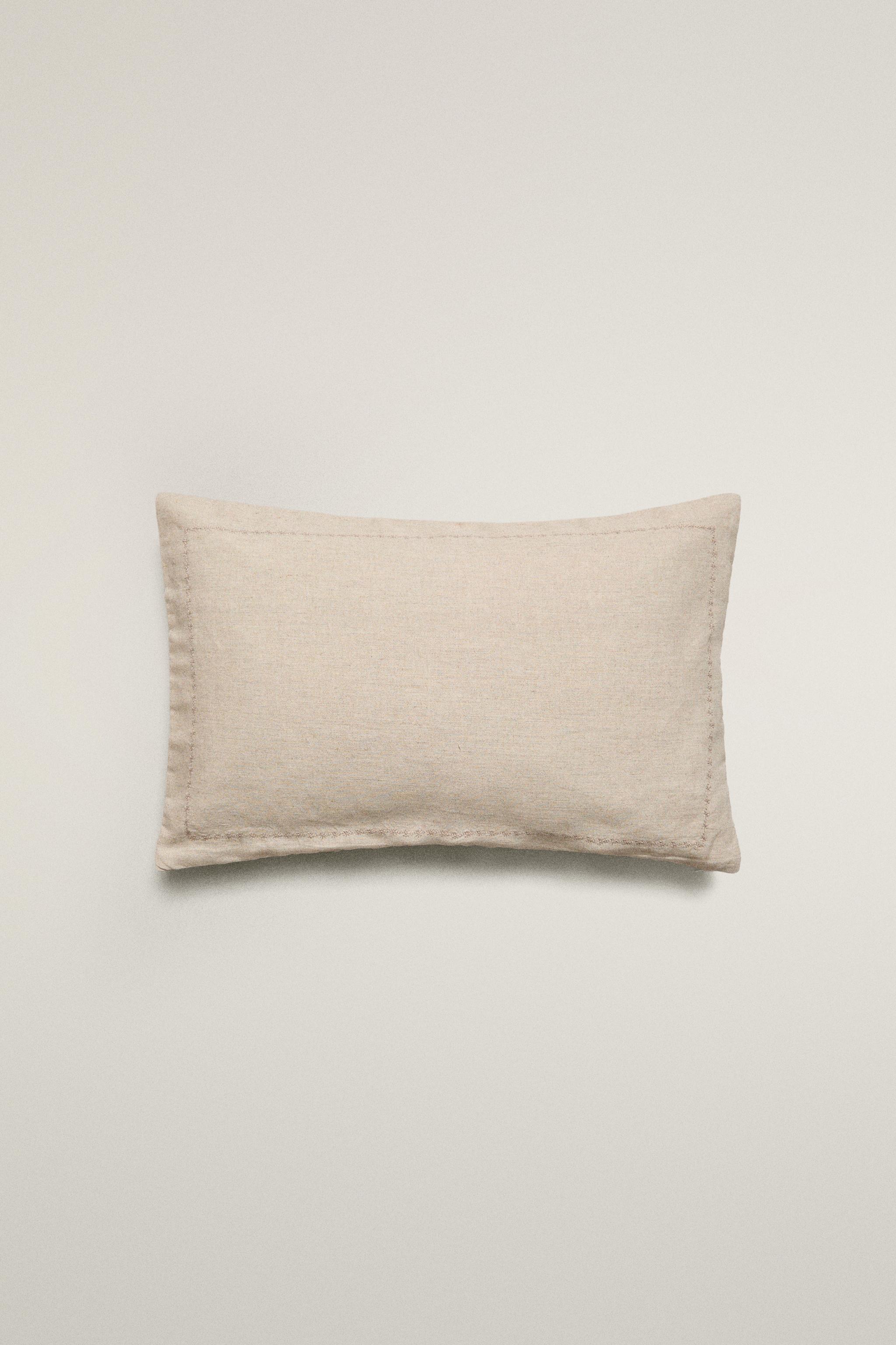 PADDED LINEN CUSHION COVER FOR QUILTS WITH DOTS