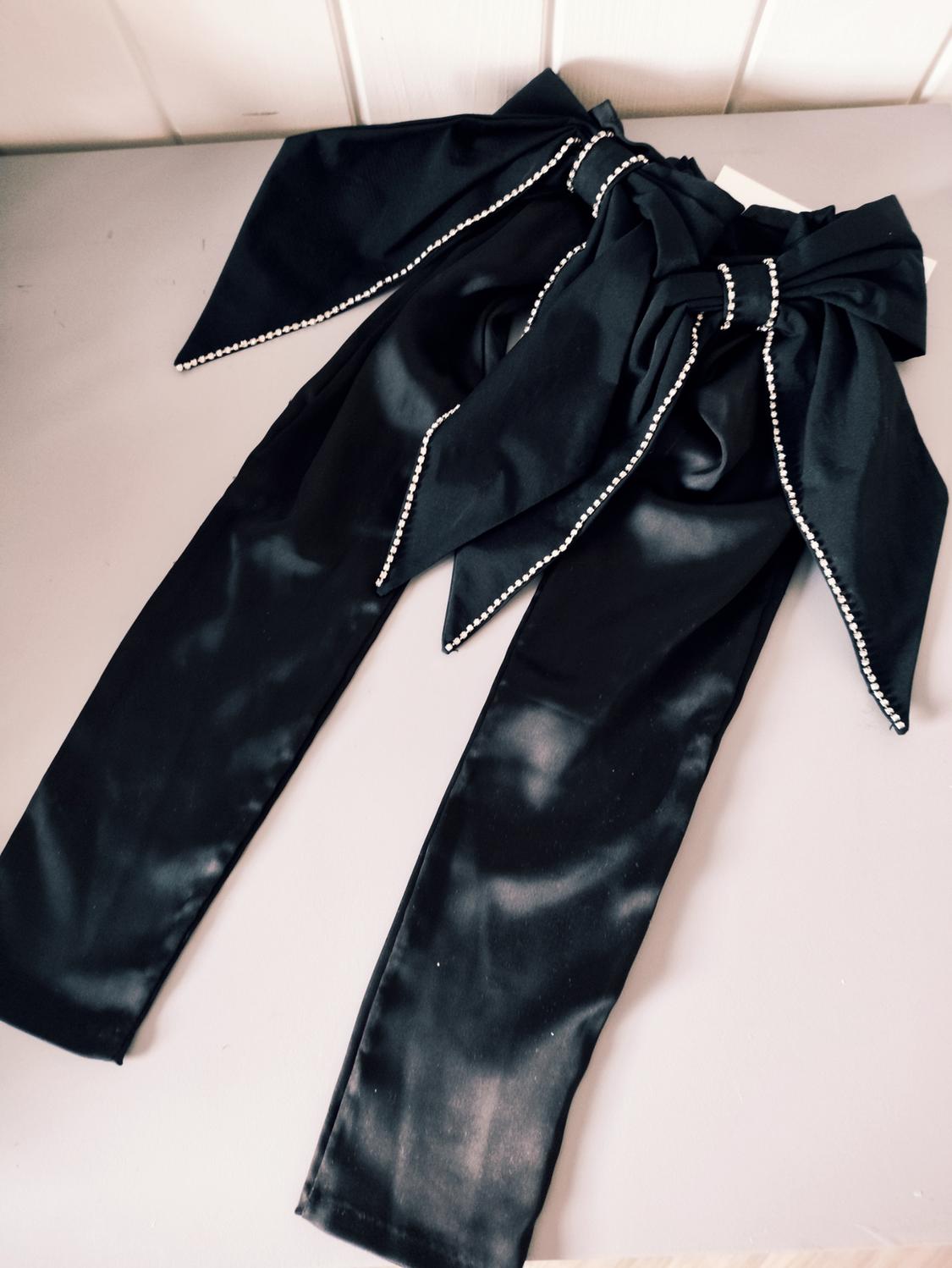 SATIN SLEEVES WITH BOWS