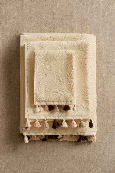 JACQUARD POMPOM BATH TOWEL - Pastel yellow by Zara