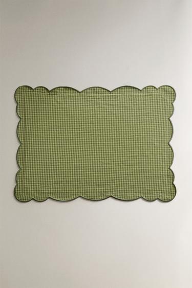 REVERSIBLE GINGHAM PLACEMAT - أخضر الخاص بـ Zara