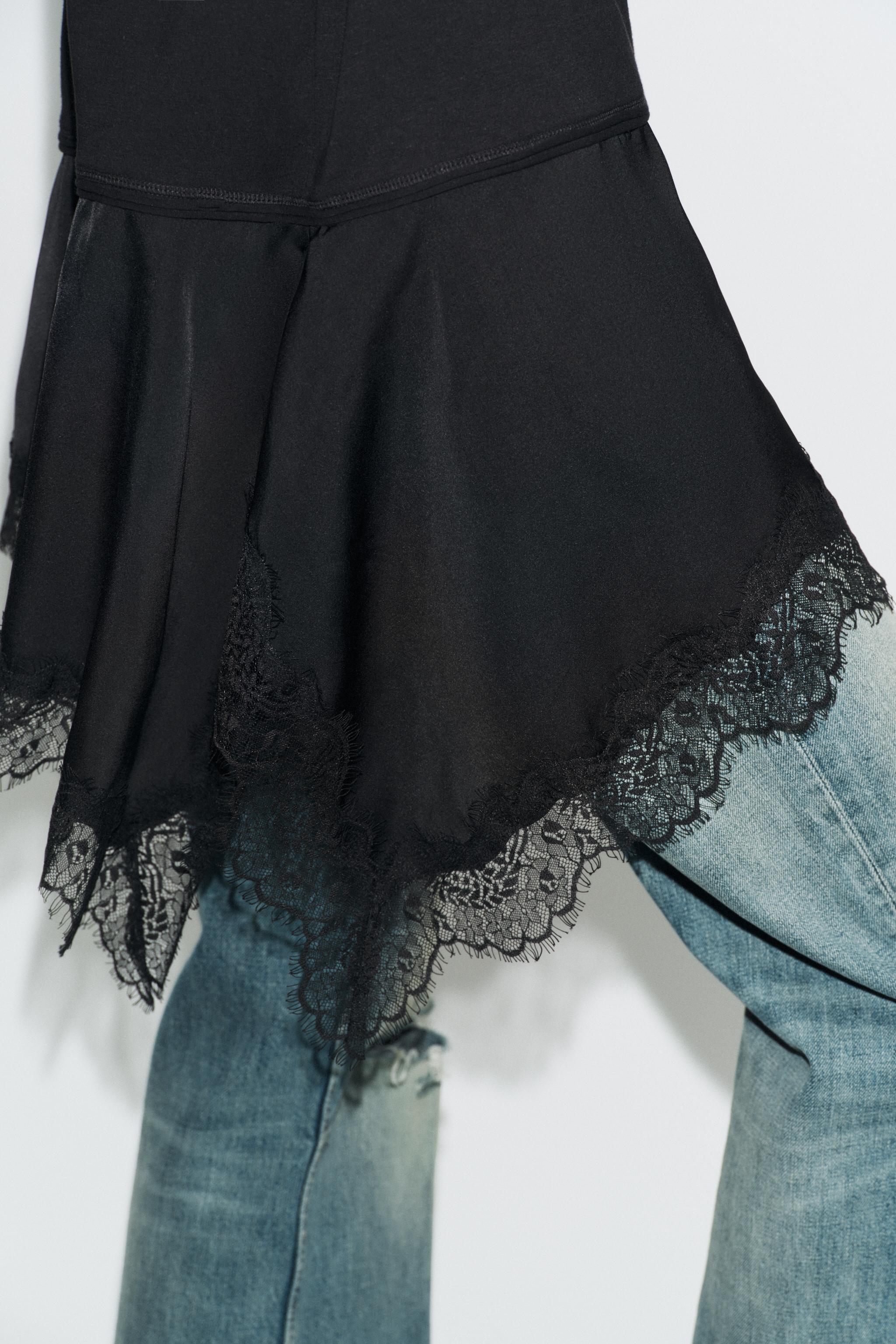 T-SHIRT EN MATIÈRES VARIÉES ET DENTELLE À COL TUNISIEN