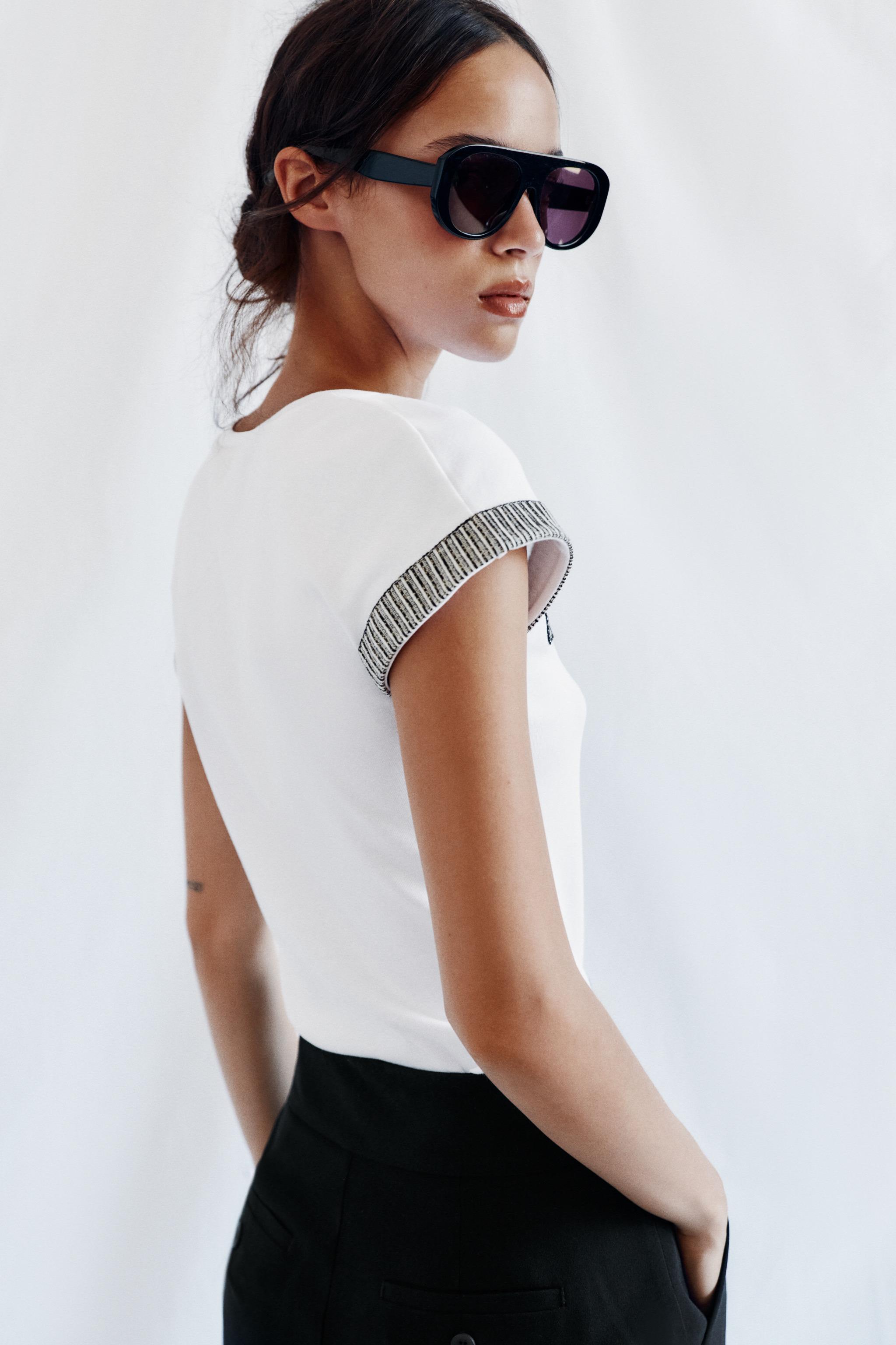 TRIM DETAIL BUTTON T-SHIRT