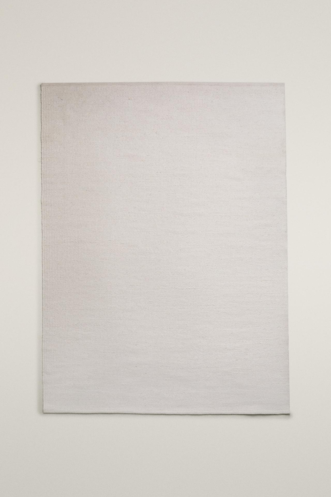 LIGHT-COLORED WOOL AREA RUG — Ecru