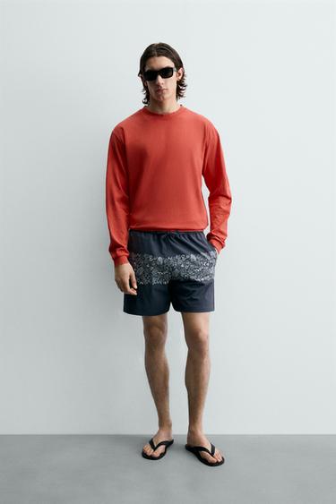 ТОЛСТОВКА С КРУГЛЫМ ВЫРЕЗОМ И ЭФФЕКТОМ ПОТЕРТОСТИ — КРАСНО-ОРАНЖЕВЫЙ от Zara — изображение 0