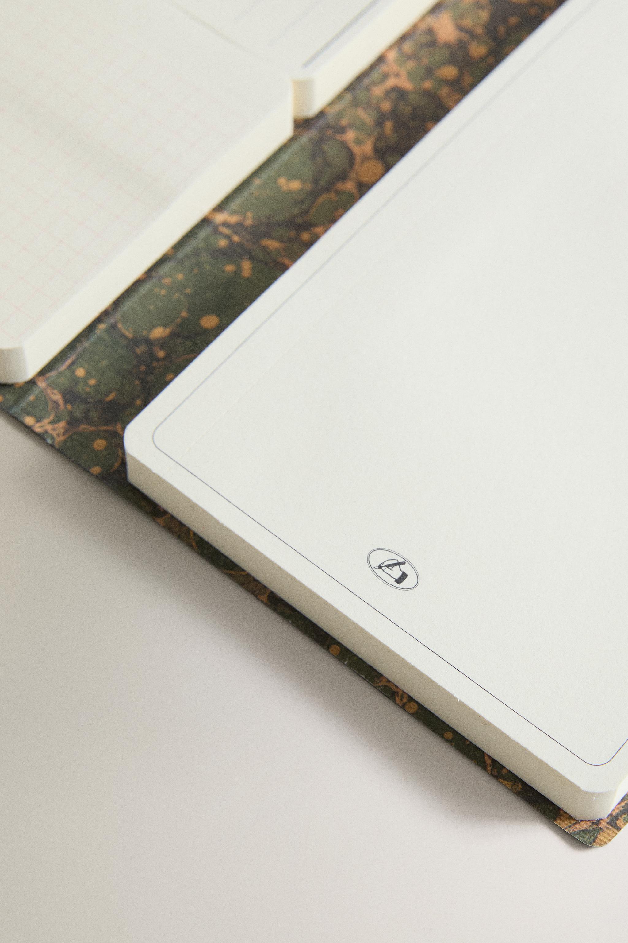 FOLD-OUT STICKY NOTE PAD