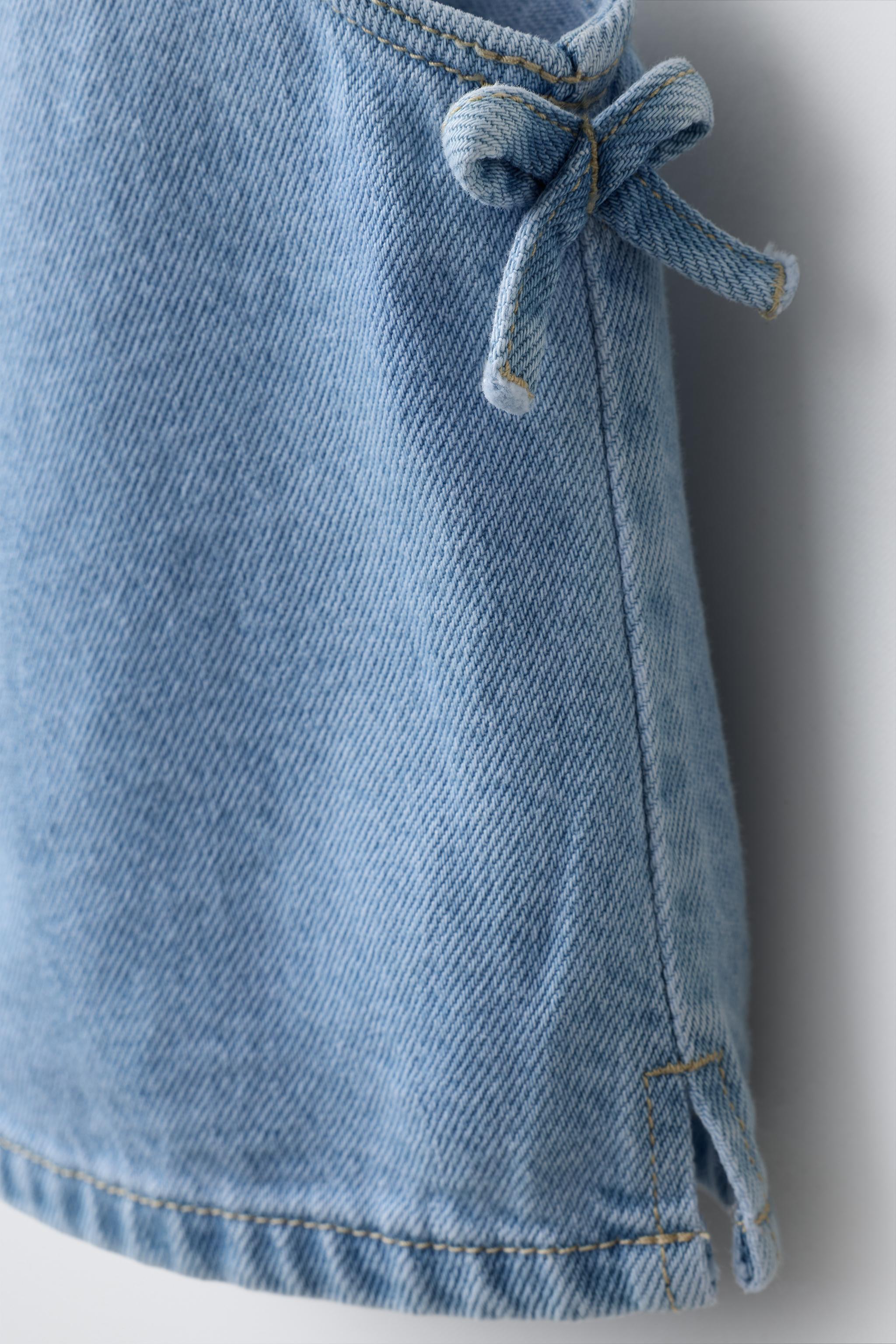 TOP EN DENIM À NŒUDS