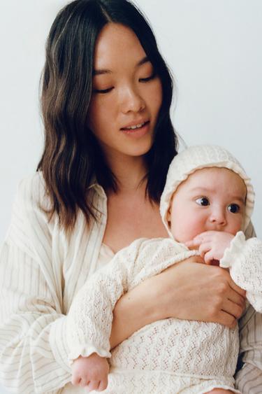 KOMPLET PULOVER IN SPODNJE HLAČKE S TEKSTURO IZ BOMBAŽA IN ŠKRLATNE SVILE - Ekru barva od Zare