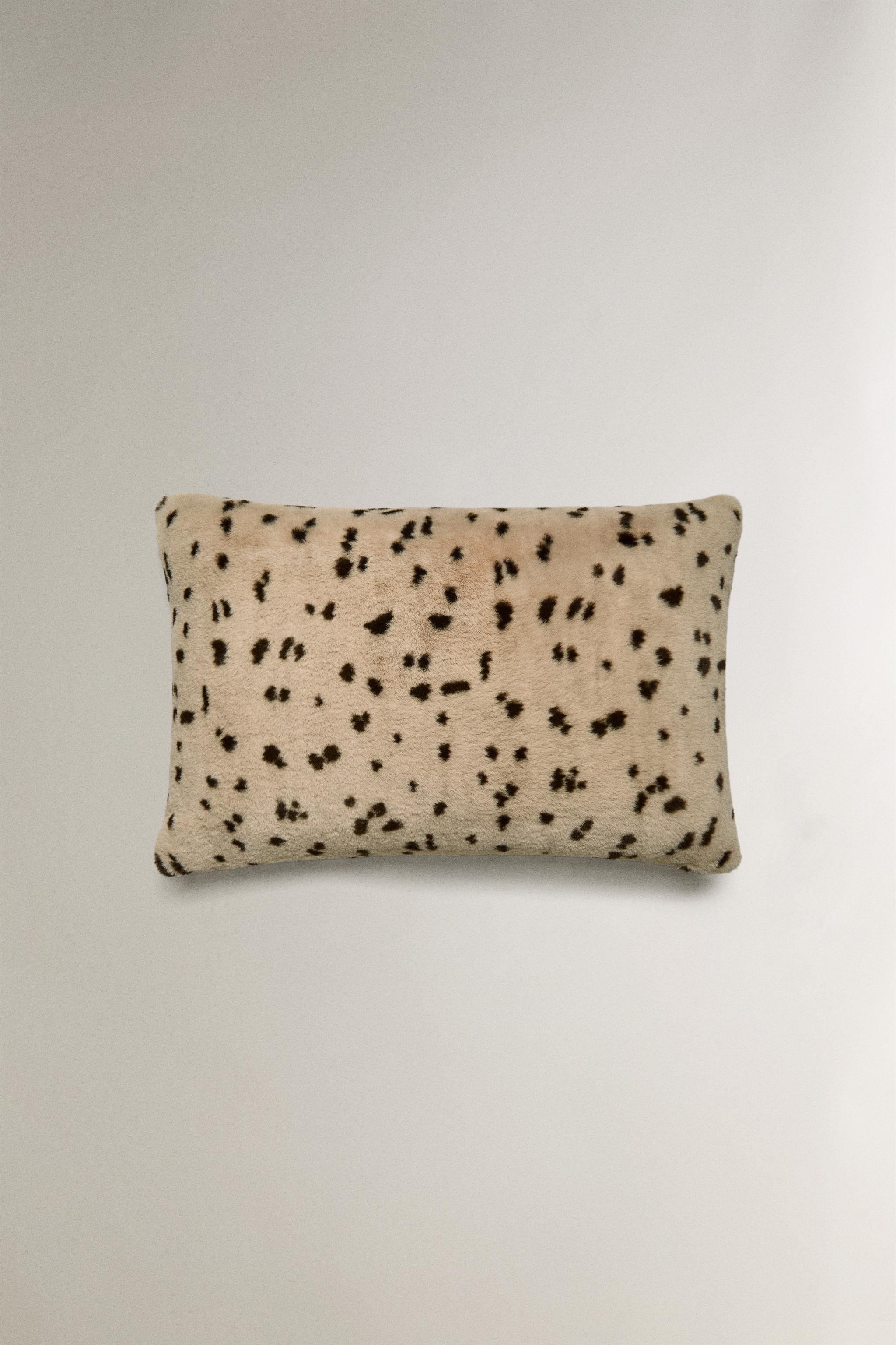 FAUX FUR CUSHION COVER