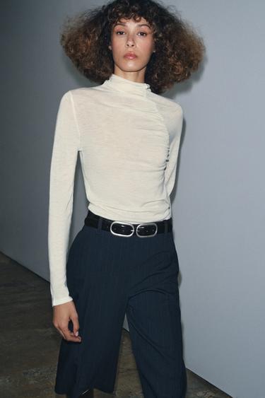 PULL 100% LAINE À PLIS - Écru de Zara