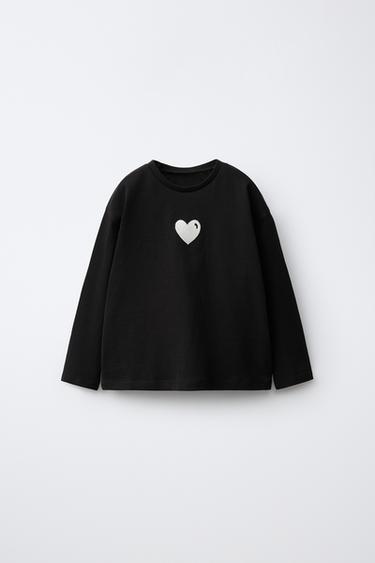 CAMISETA BORDADO CORAZÓN - Negro de Zara