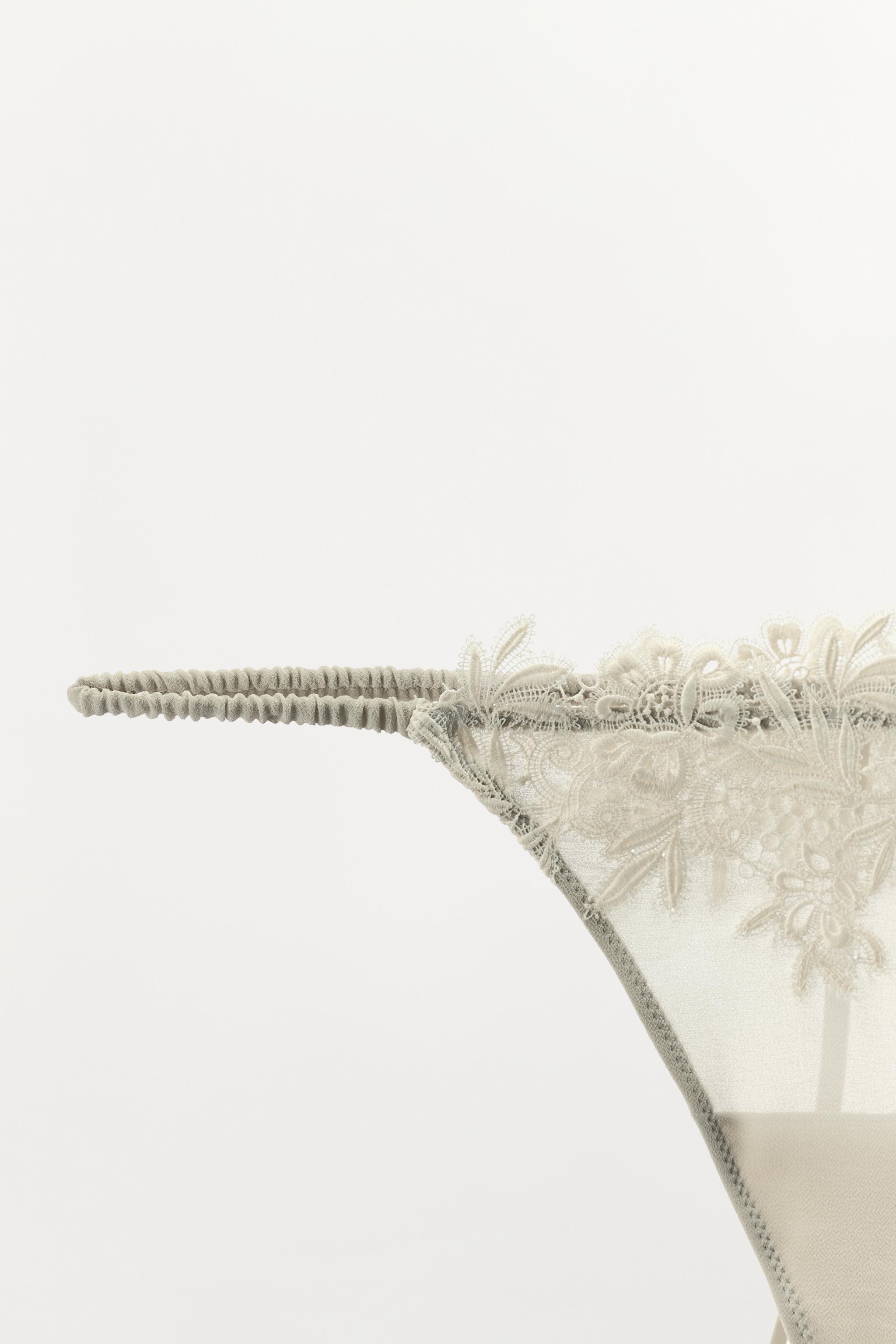TANGA DENTELLE