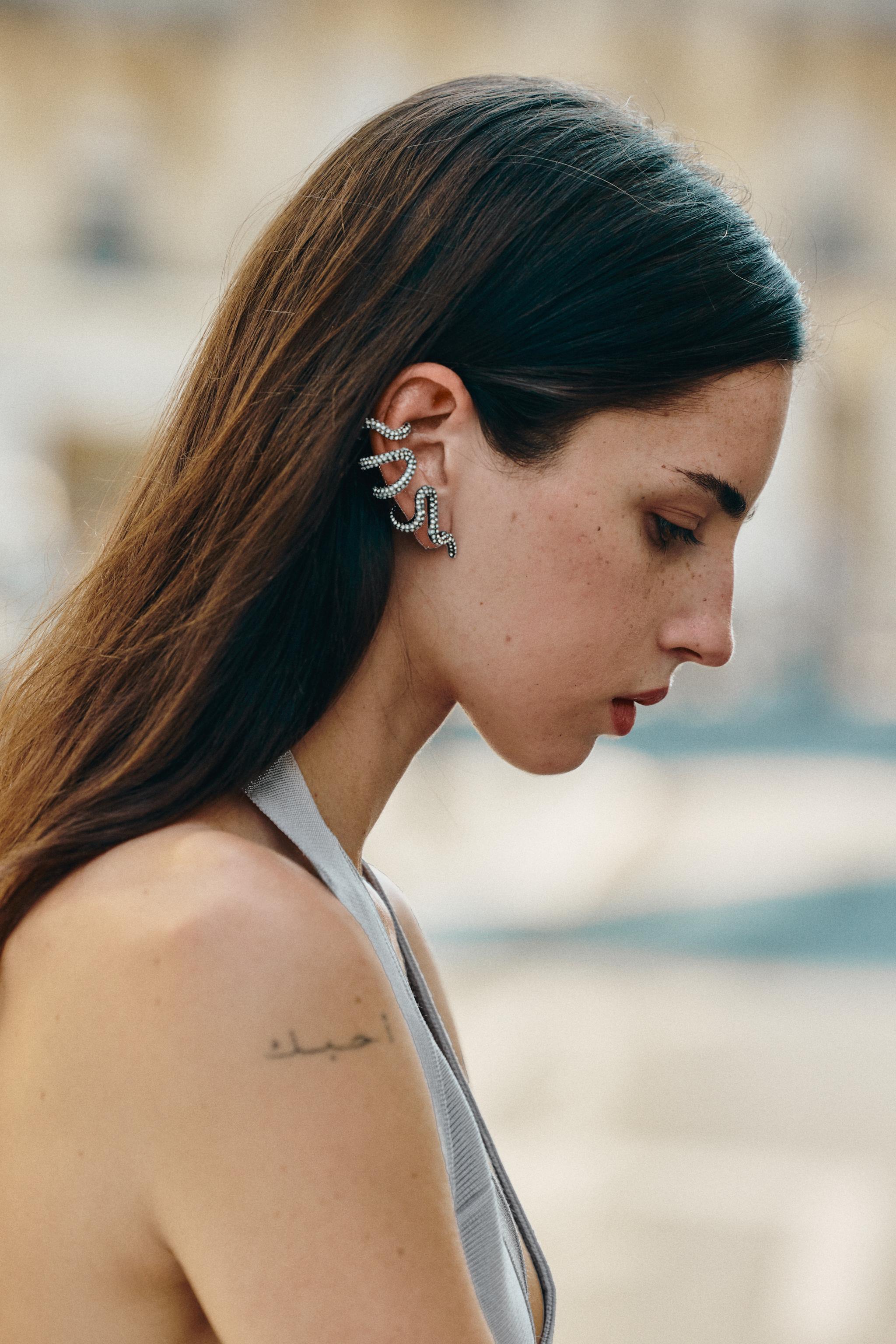 PACK OF 2 SPARKLY EAR CUFF EARRINGS — Gray