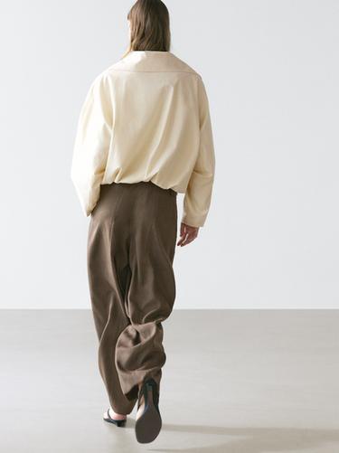 Pantalon fluide avec détail élastique à la taille - Vert foncé de Zara