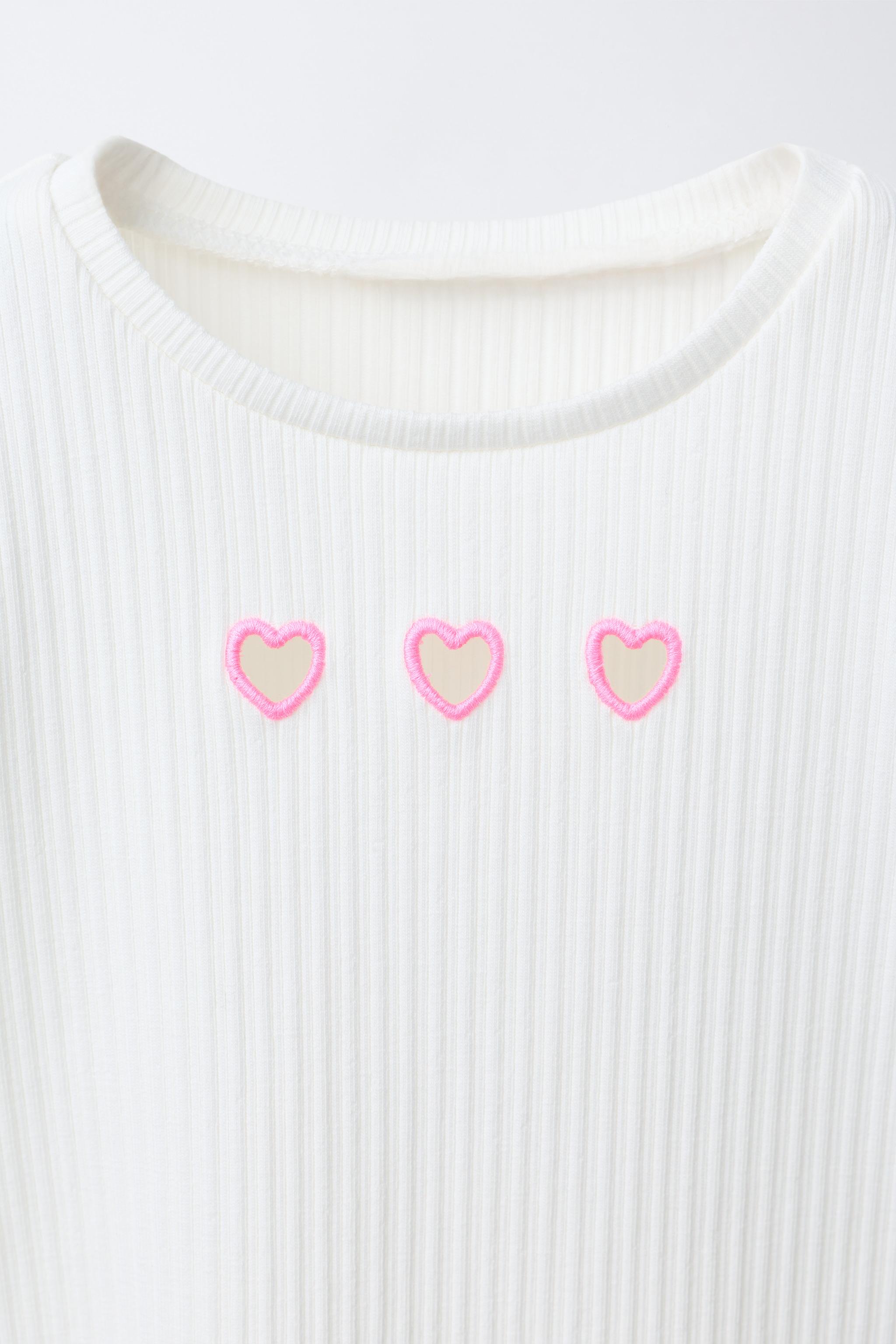 RIBBED CUT-OUT HEARTS T-SHIRT