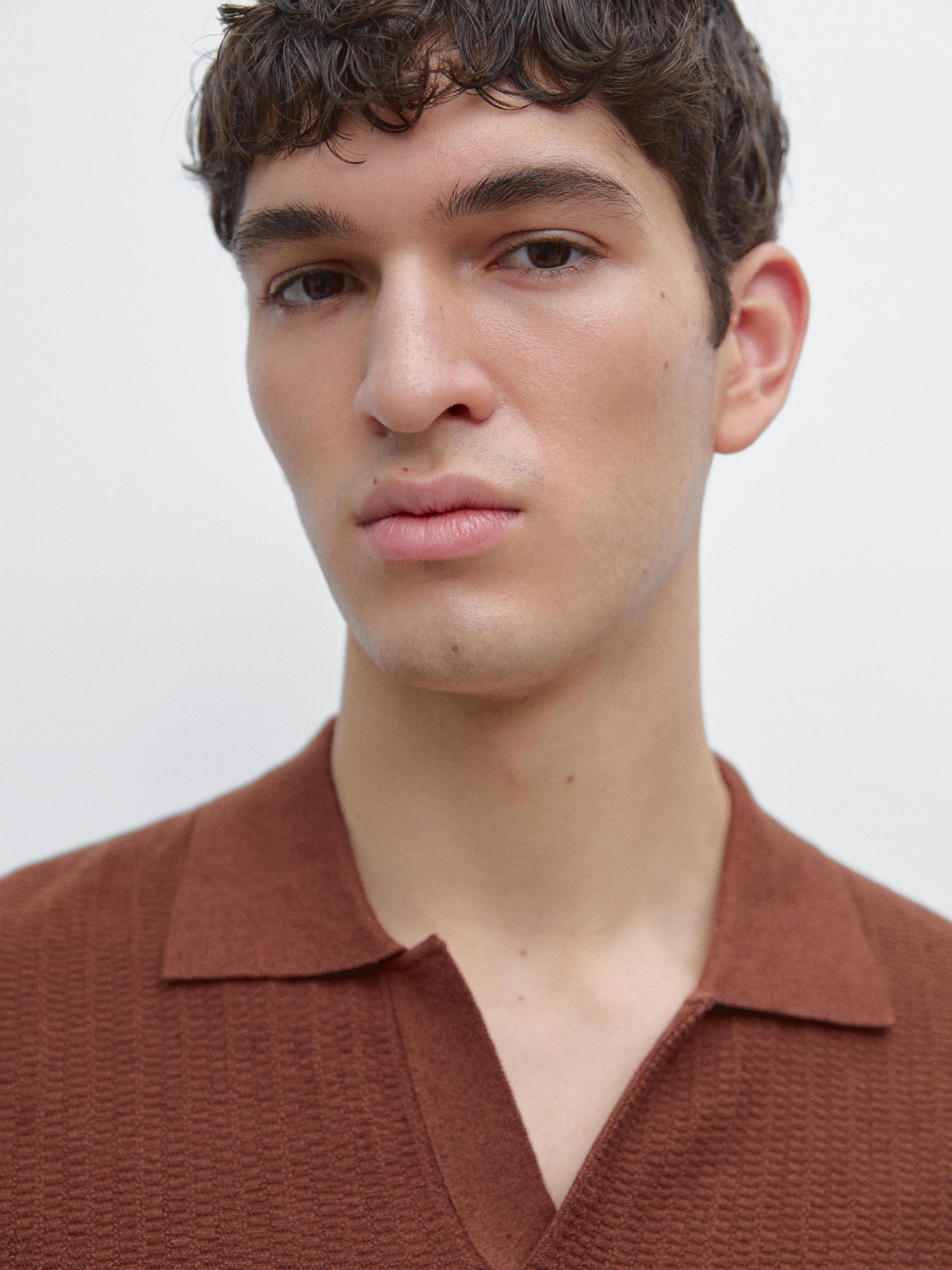 Short sleeve cotton and linen blend knit polo shirt