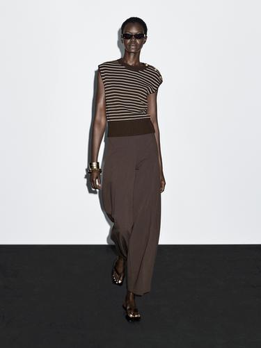 Chaleco rayas detalle botones - Chocolate de Zara - Imagen 0