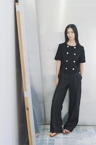 ショートスリーブ ブレザー、コントラストステッチブラックZaraのショートスリーブ ブレザー、コントラストステッチ - ブラック