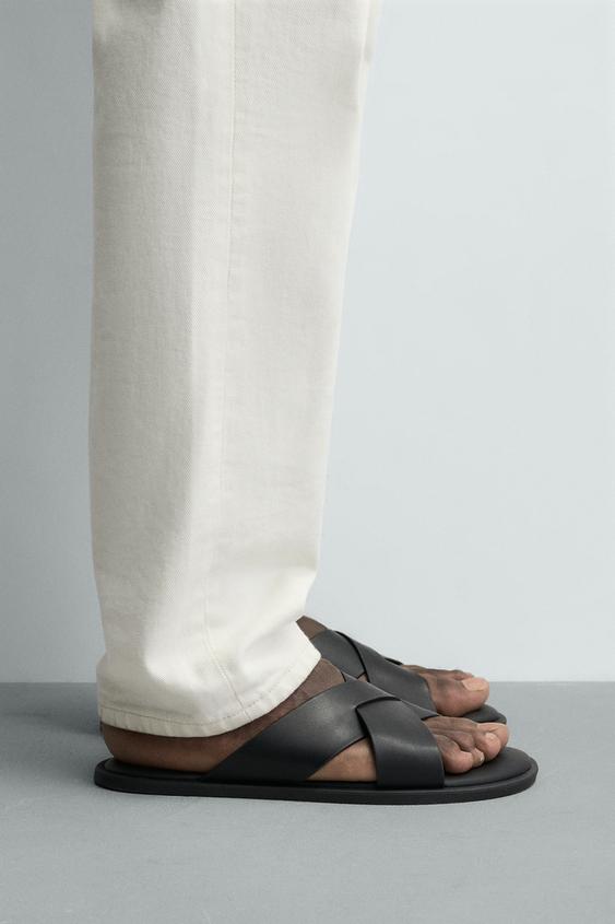 CROSSED SANDALS