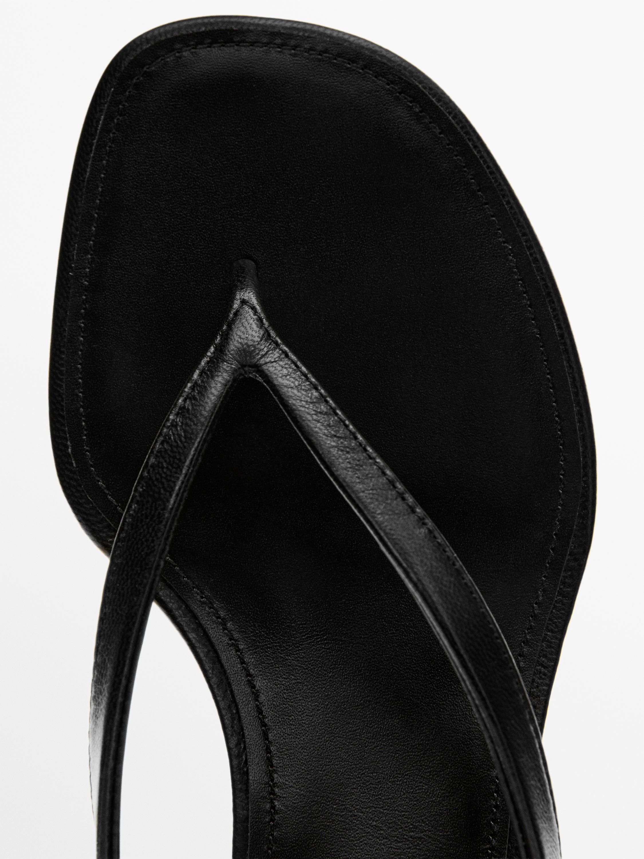 Mid-heel sandals with toe divider