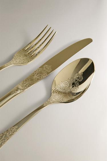 CUTLERY SET WITH EMBOSSED PIECES - Cava by Zara - Image 1