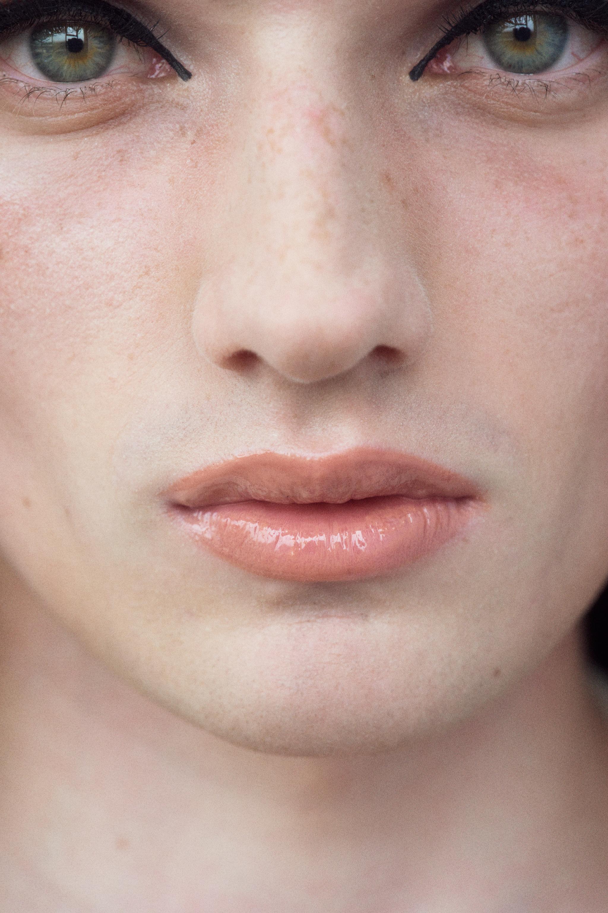 NOURISHING JELLY LIP OIL — BL118 PEACH 