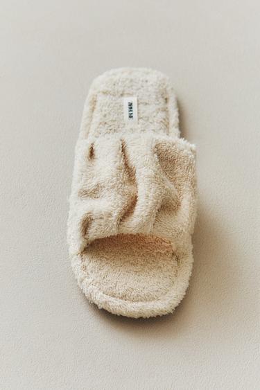 Zaras PLISSERADE BADRUMSTOFFLOR I FROTTÉ - Beige