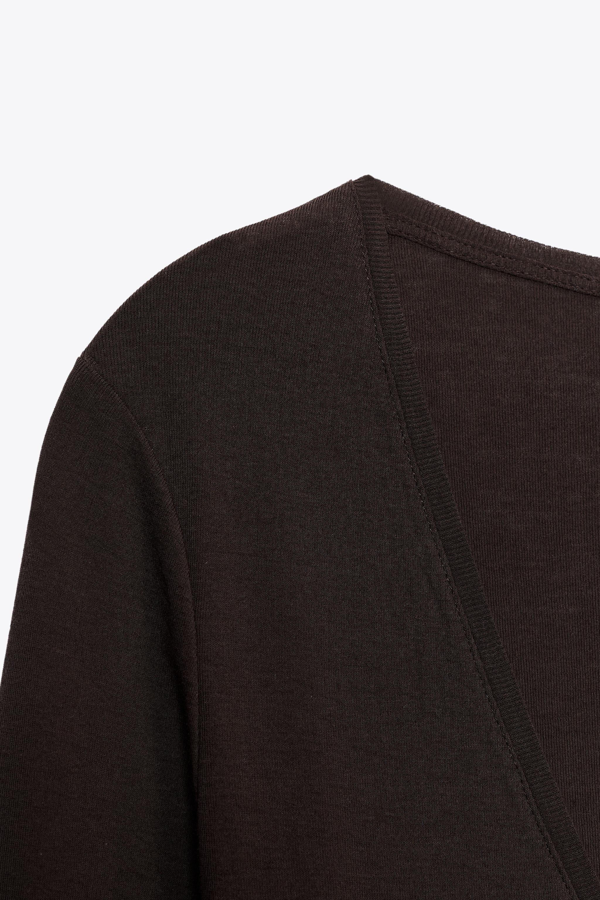 V-NECK T-SHIRT