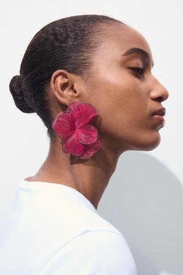 CONTRAST TRIM FLOWER EARRINGS - Fuchsia by Zara - Image 1