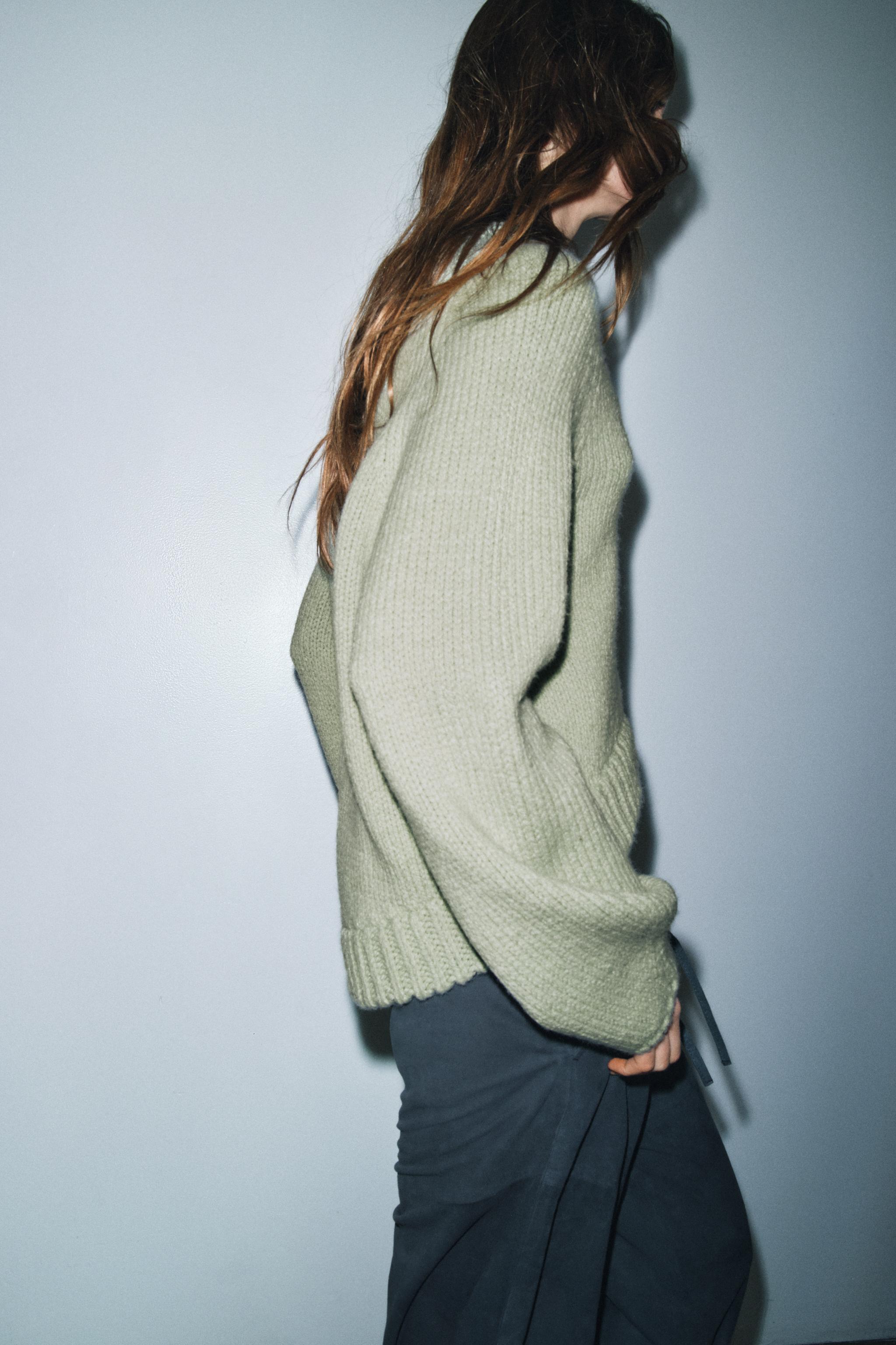 PULL EN MAILLE À BAS ASYMÉTRIQUE