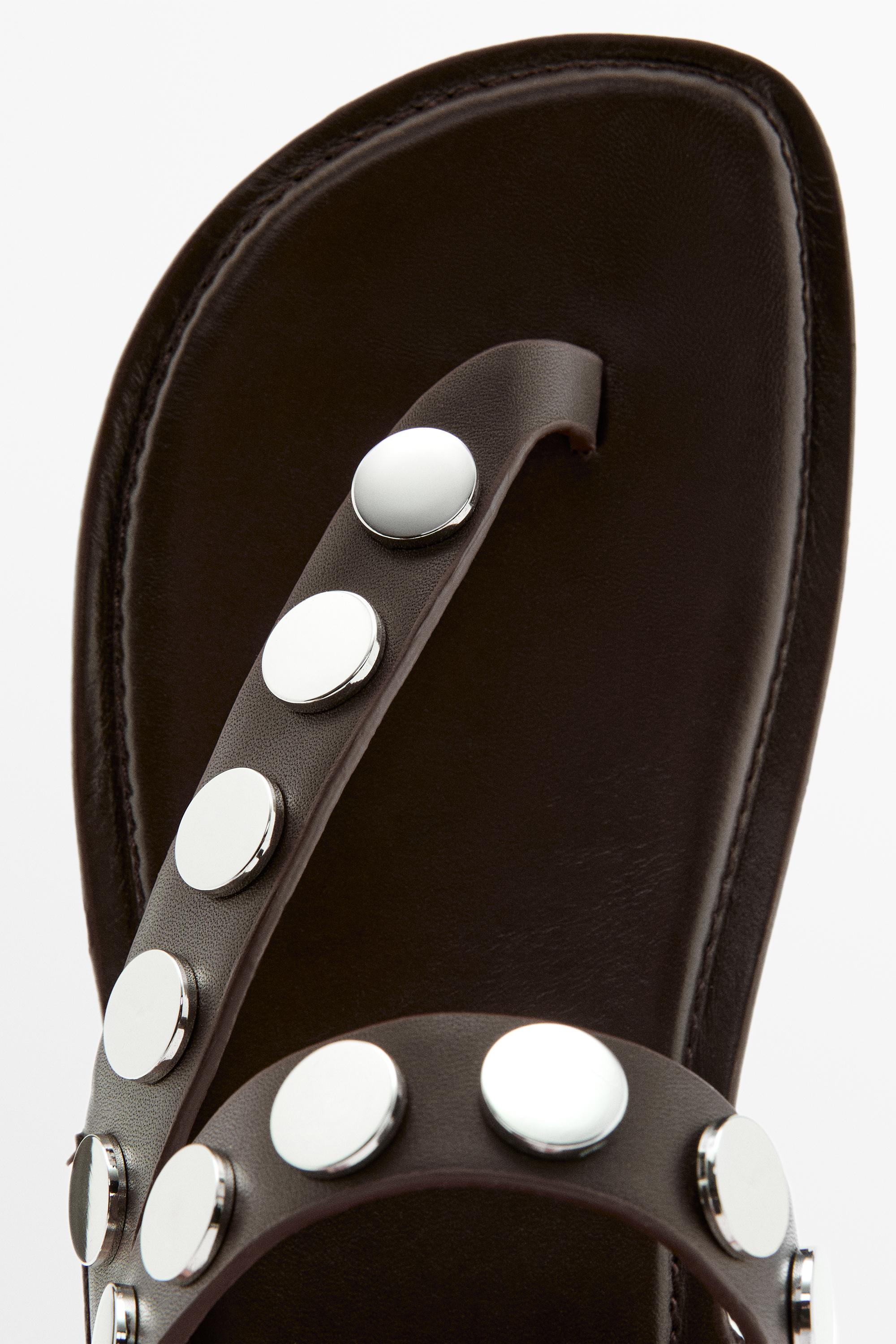 Leather sandals with studs