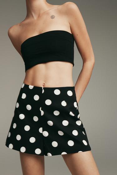 SHORTS TIRO ALTO  - Negro / Blanco de Zara