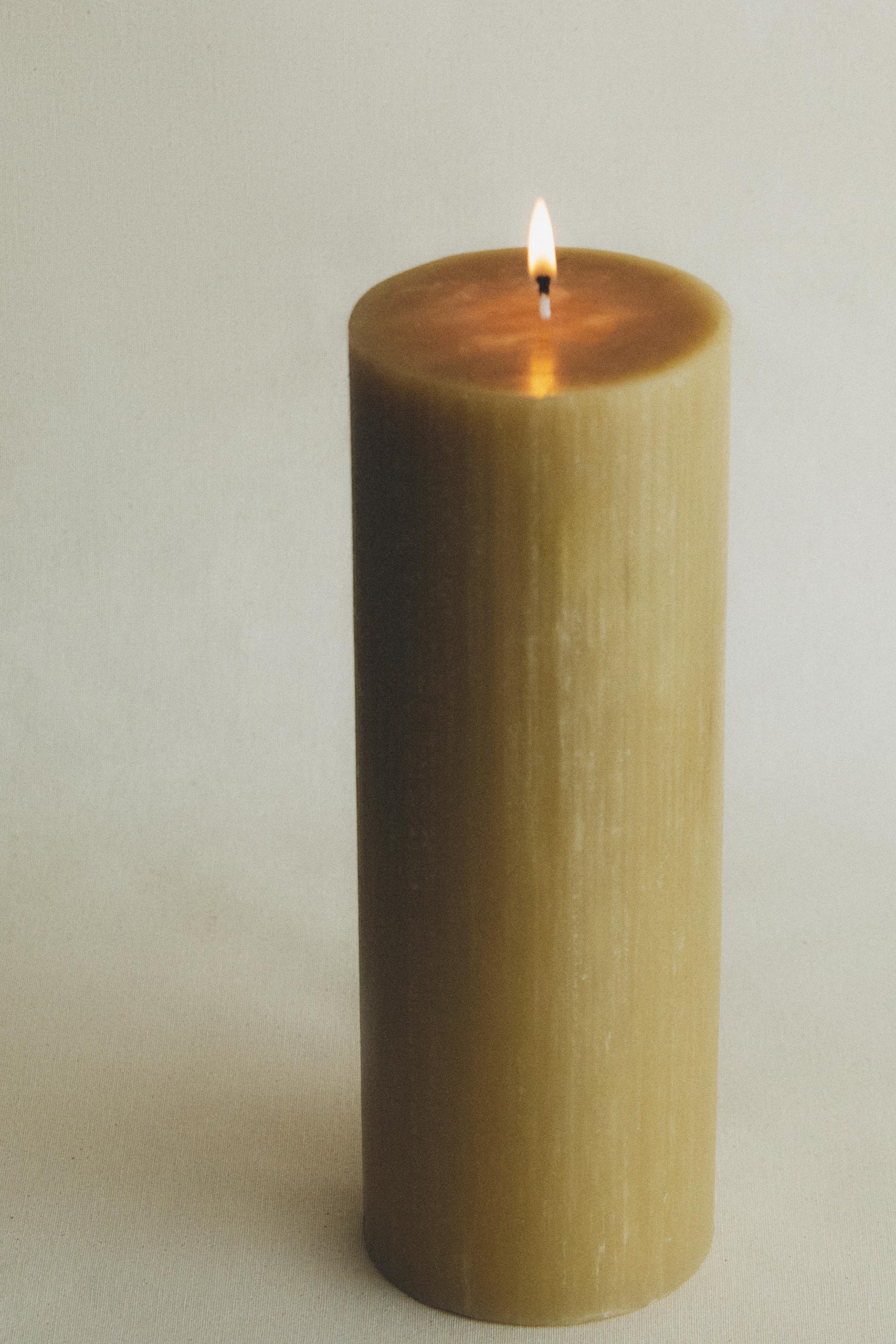 LONG CYLINDRICAL DECORATIVE CANDLE