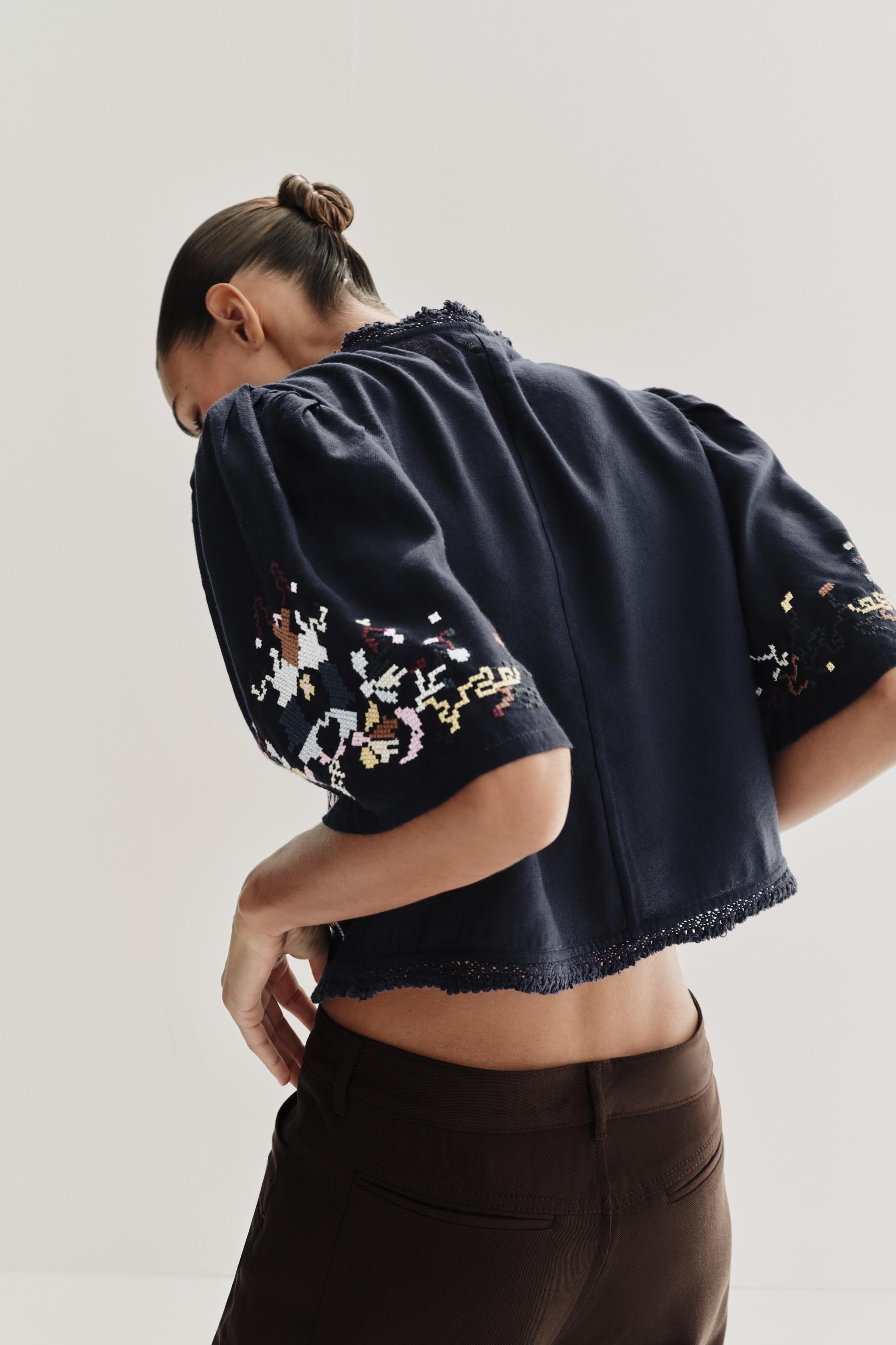 EMBROIDERED FLORAL CROPPED TOP - Blue | ZARA Canada
