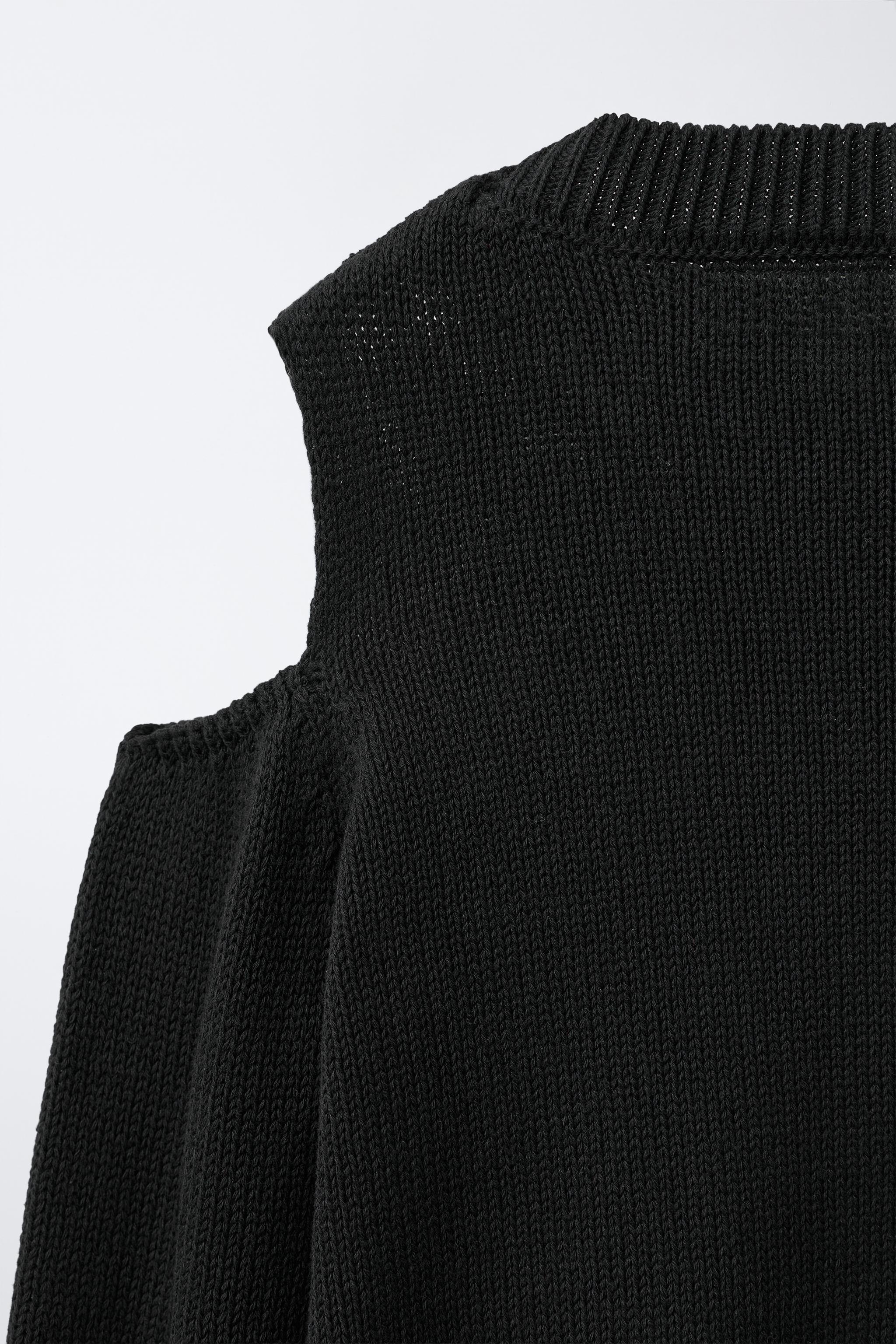 PULL EN MAILLE AVEC CUT OUT ET STRASS