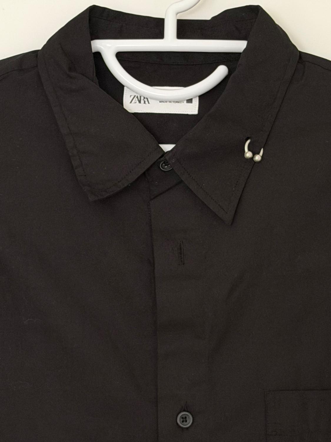 CAMISA NEGRA SILUETA CROPPED FIT - Image 3