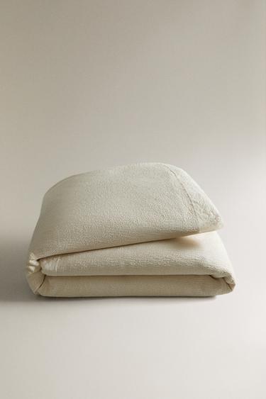TEXTURED COTTON BEDSPREAD WITH EMBROIDERED RUFFLE TRIM - Ecru by Zara