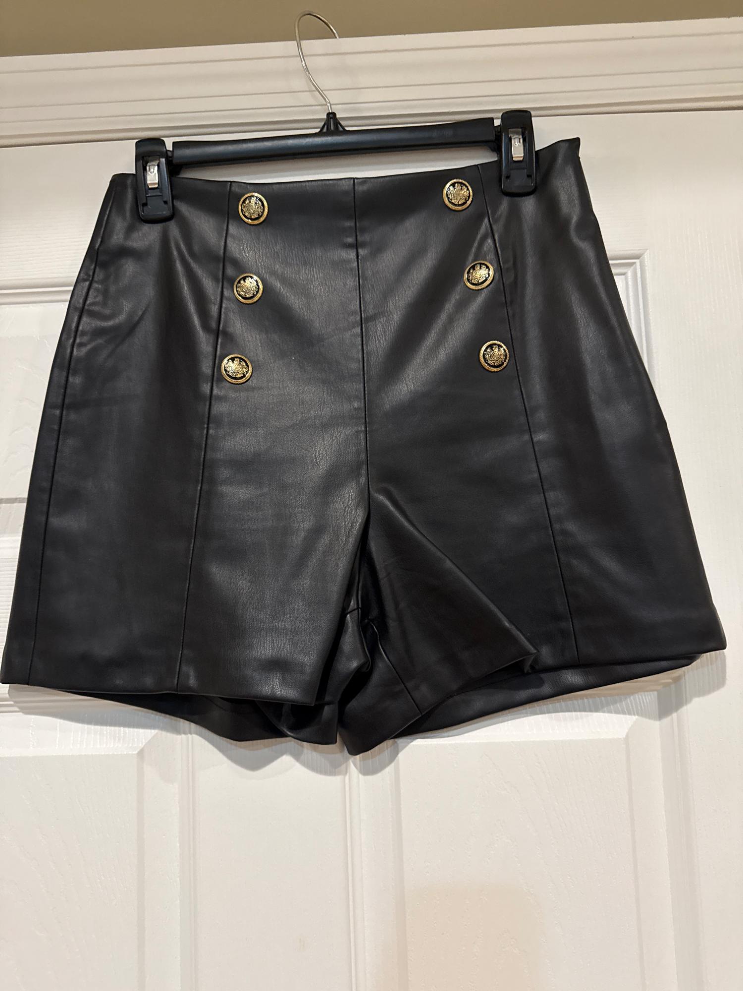 BUTTONED FAUX LEATHER SHORTS SECOND HAND | Zara Preowned