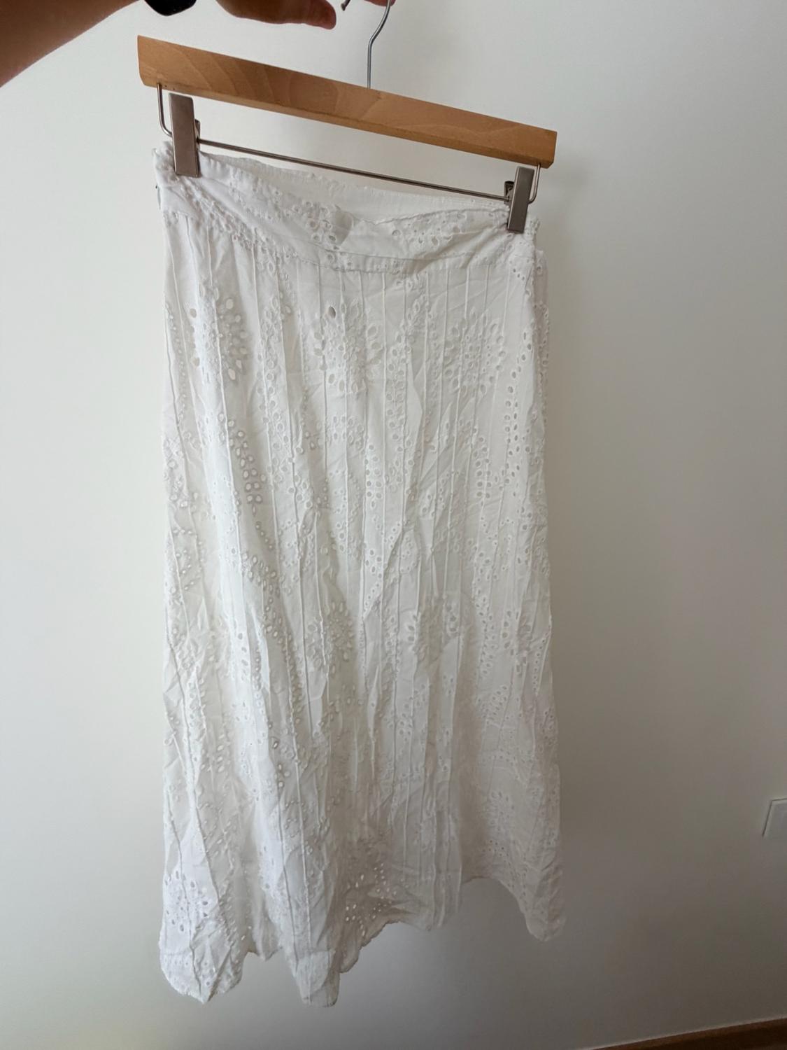 PERFORATED EMBROIDERY MIDI SKIRT - Image 2