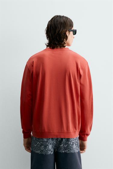 SWEAT COL ROND DÉLAVÉ - Rouge / Orange de Zara - Image 2