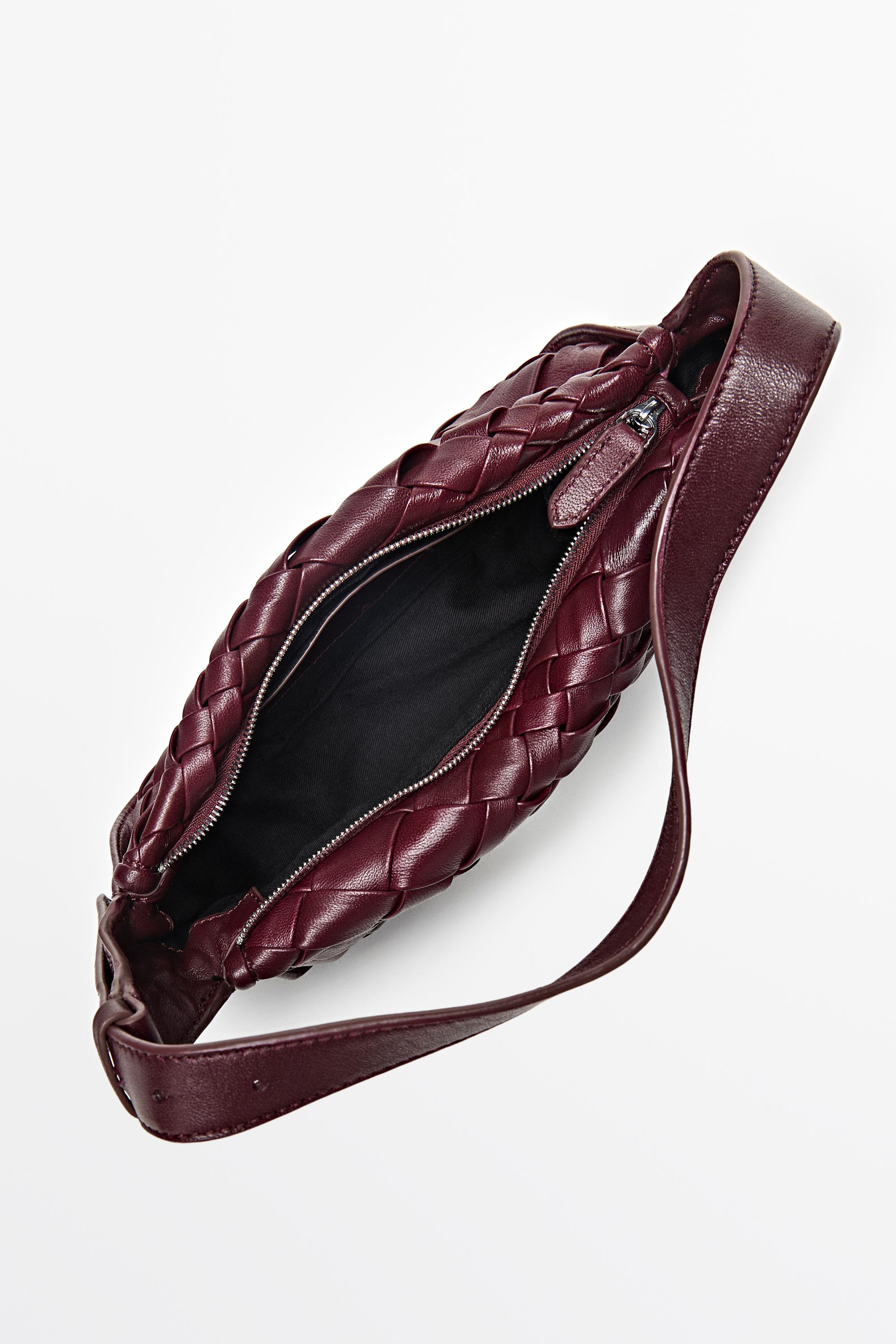 Mini sac tressé en cuir ovin