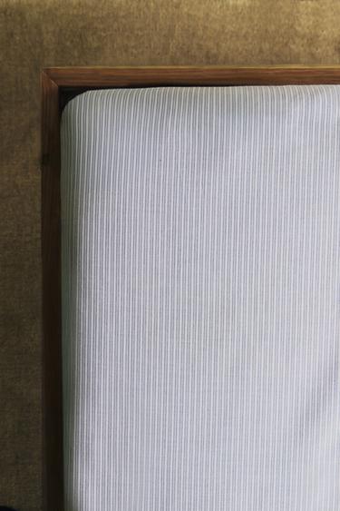 KIDS' STRIPED COTTON FITTED SHEET - Blue by Zara - Image 4