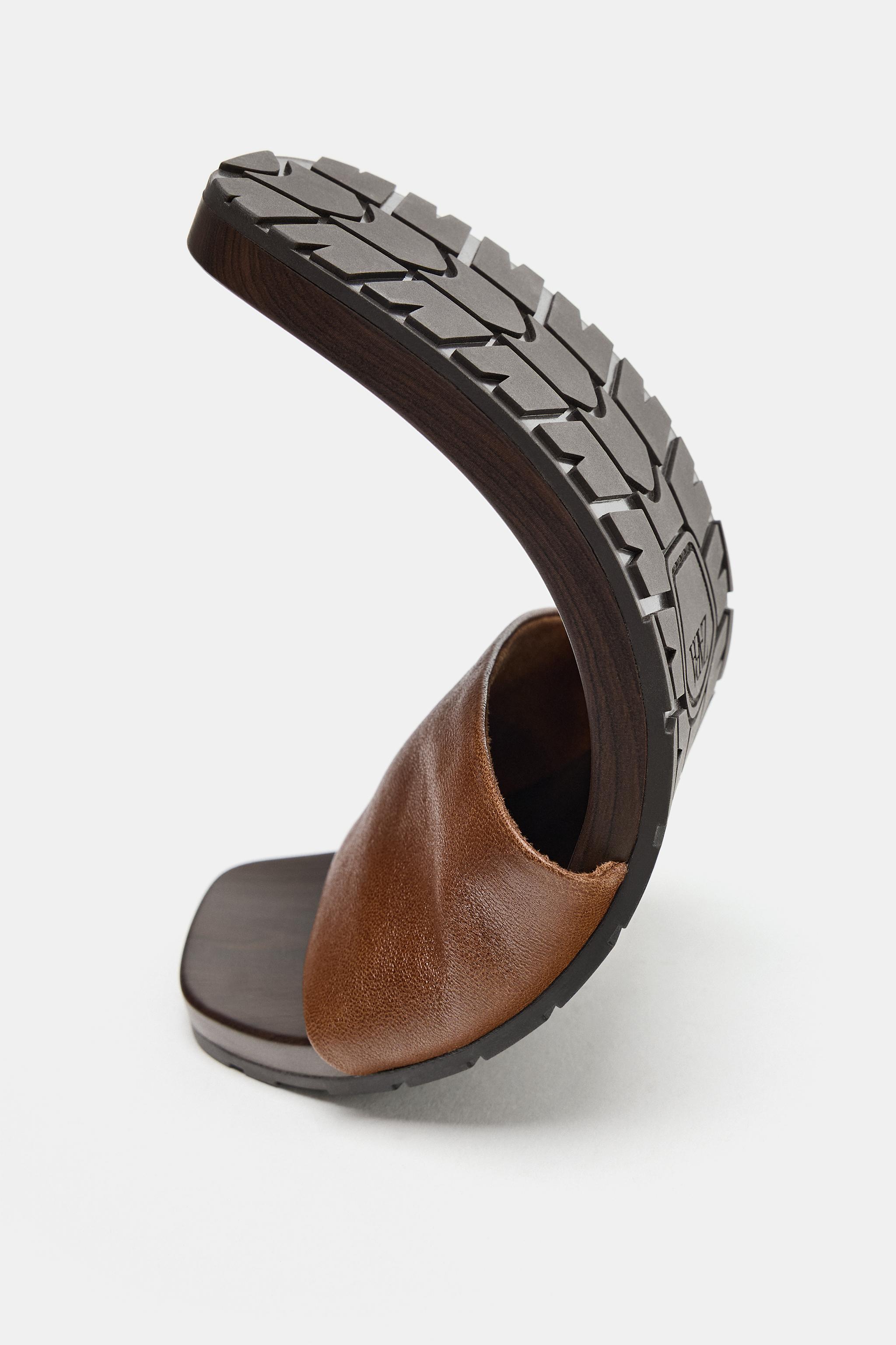 SOFT LEATHER FLAT SANDALS