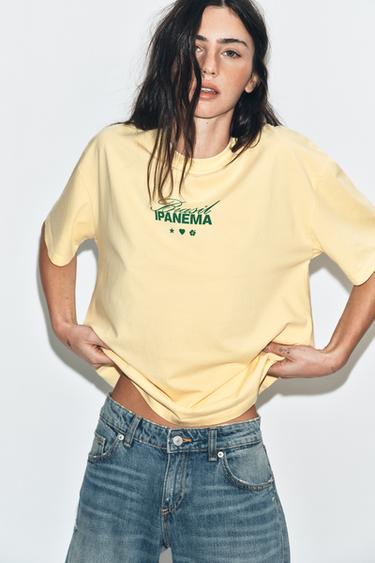 CAMISETA EFECTO LAVADO TEXTO - Amarillo de Zara