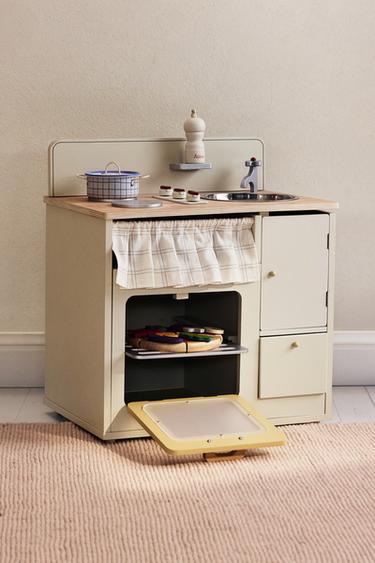 KIDS' WOODEN PLAY KITCHEN - Cream by Zara