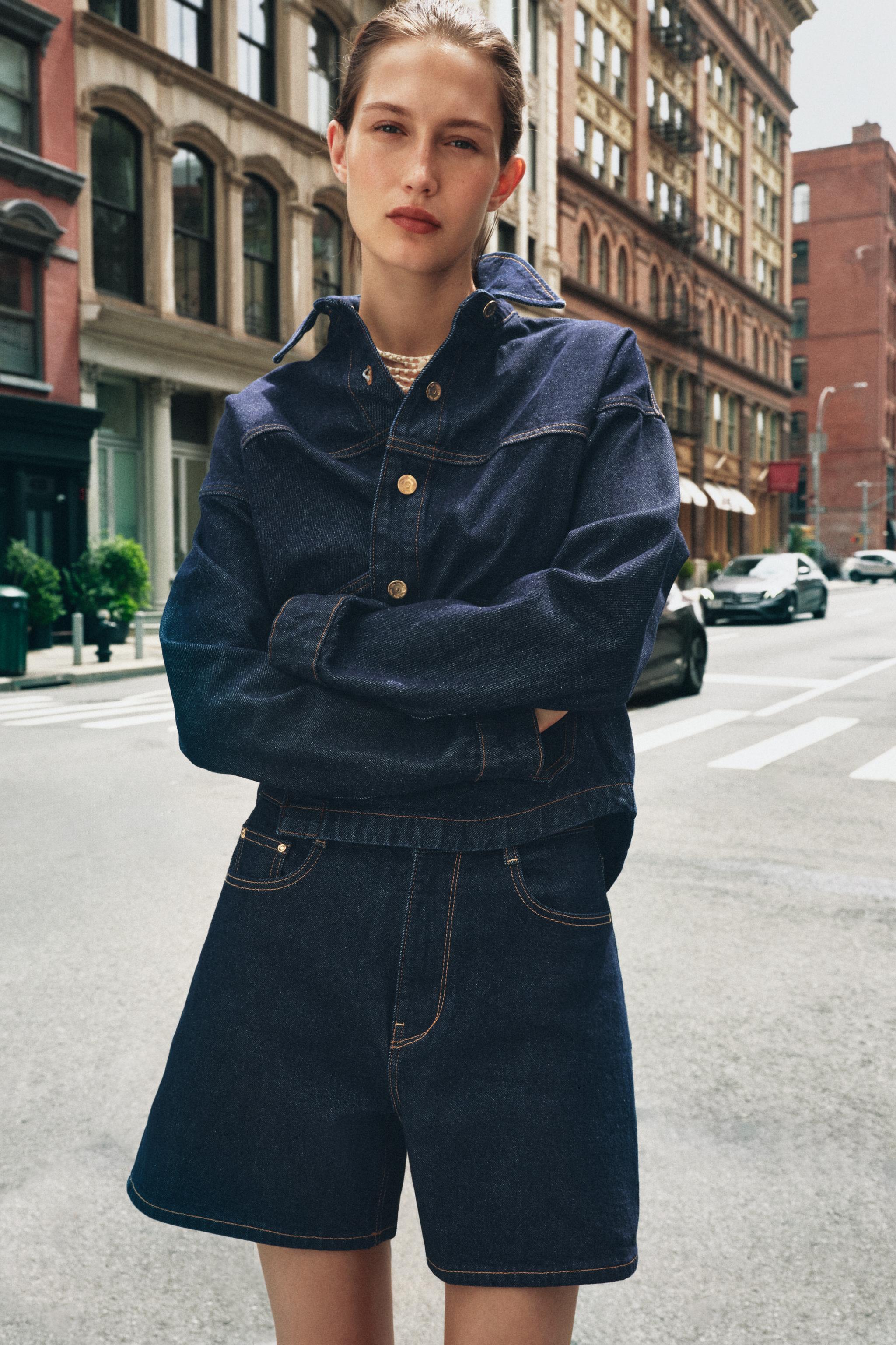 【新品】ZARA ノーカラー　ジャケット　金ボタン　デニム　ステッチ　L 新品】ZARA ノーカラー ジャケット 金ボタン デニム ステッチ L
